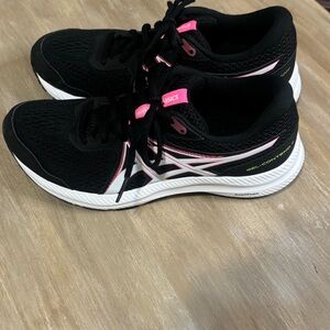 ASICS Gel-Contend 7. Women’s size 8, white, black, hot pink.